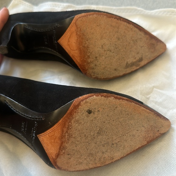 Yves Saint Laurent Suede Pumps in Black - Picture 4 of 8